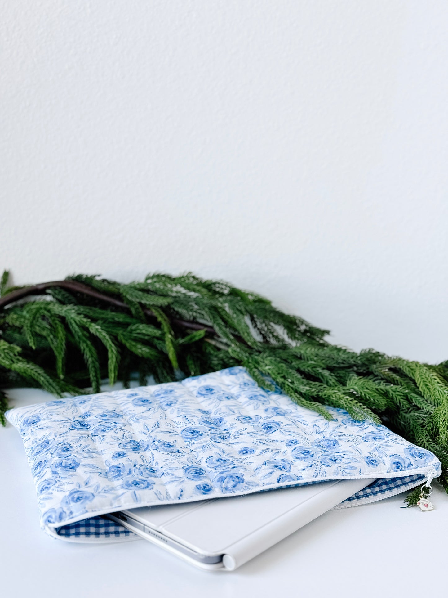 Blue Blossom large pouch for ipads and kidnle readers