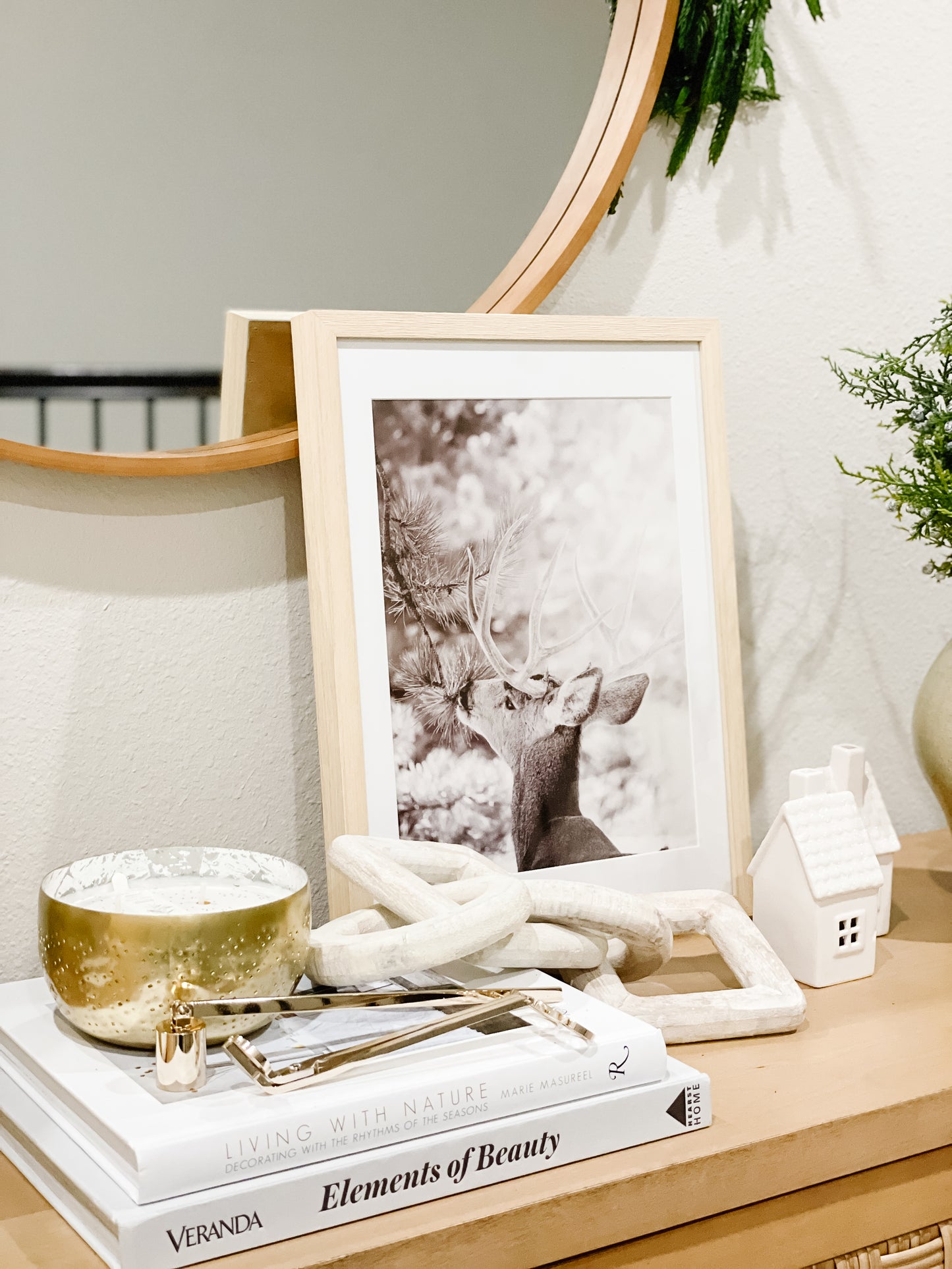 Gold candle with luxurious blend of balsam, cedar, oak moss, cinnamon, and eucalyptus, hand-poured in a decorative silver vessel perfect for for holiday decor and gifting